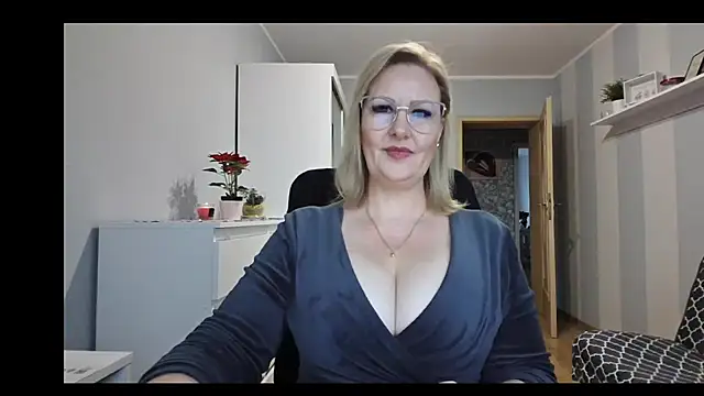 Snapshot of DianaLive chatting on December 17, 8:20 am DianaLive online show from December 17, 8:20 am