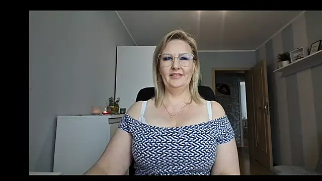 Snapshot of DianaLive chatting on February 11, 10:20 am DianaLive online show from February 11, 10:20 am