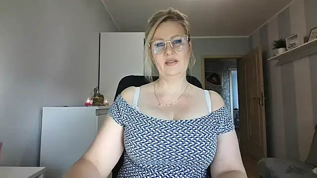 Snapshot of DianaLive chatting on February 26, 9:19 am DianaLive online show from February 26, 9:19 am