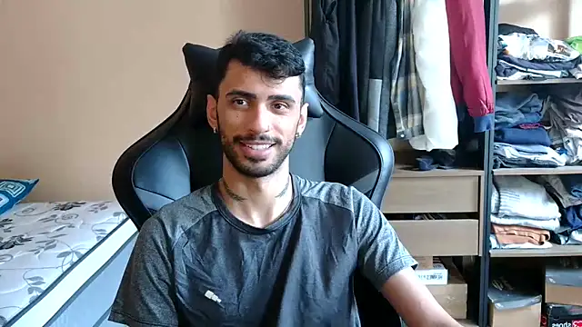 Snapshot of iendriw chatting on February 19, 1:40 pm iendriw online show from February 19, 1:40 pm