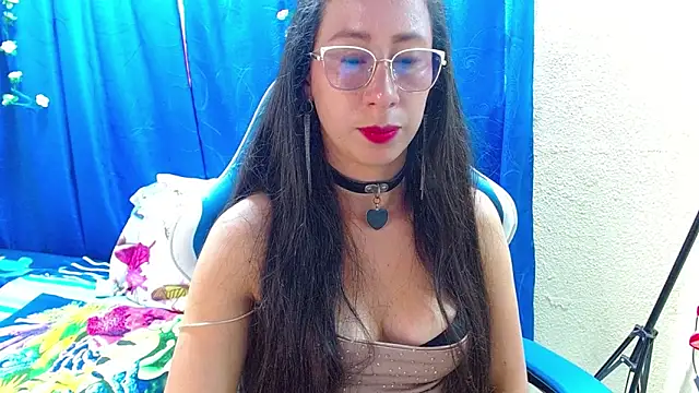 Gia leinn online show from April 30, 8:57 pm