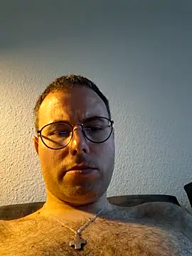 Snapshot of Simonudist chatting on March 19, 5:28 pm Simonudist online show from March 19, 5:28 pm