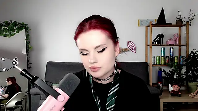 Snapshot of Della_Ideal chatting on September 21, 6:42 pm Della Ideal online show from September 21, 6:42 pm