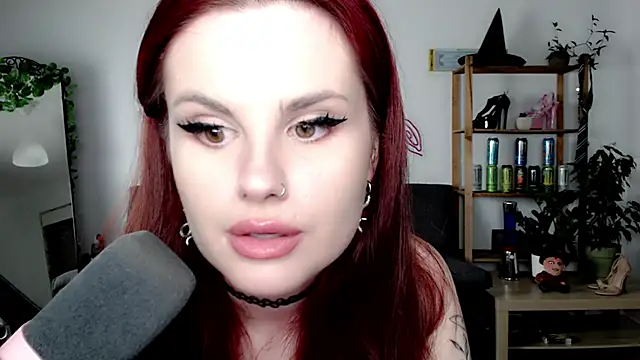 Snapshot of Della_Ideal chatting on September 28, 6:13 pm Della Ideal online show from September 28, 6:13 pm