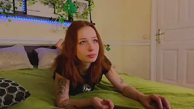 AliceTempt online show from March 17, 1:29 pm