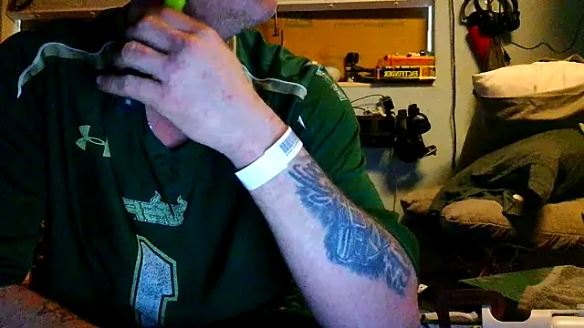 Snapshot of PornStro921 chatting on March 17, 8:45 pm PornStro921 online show from March 17, 8:45 pm