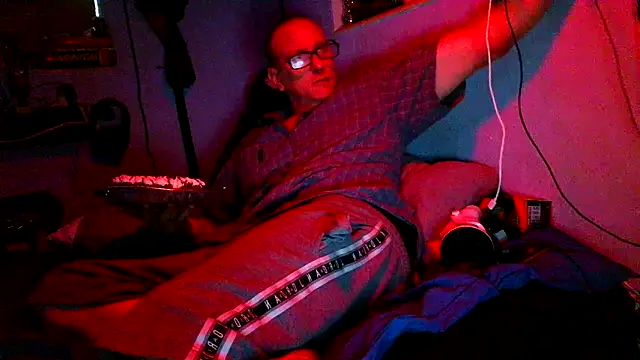 Snapshot of PornStro921 chatting on March 19, 9:52 pm PornStro921 online show from March 19, 9:52 pm