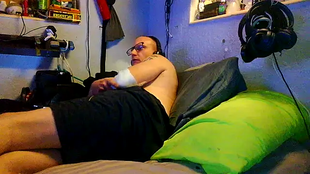 Snapshot of PornStro921 chatting on March 23, 4:49 am PornStro921 online show from March 23, 4:49 am