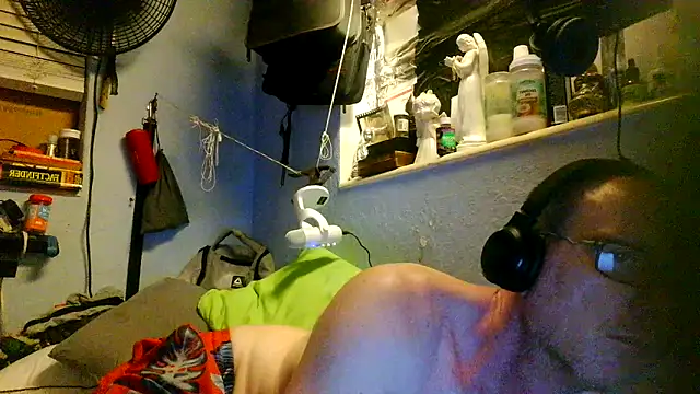 Snapshot of PornStro921 chatting on March 29, 12:54 am PornStro921 online show from March 29, 12:54 am