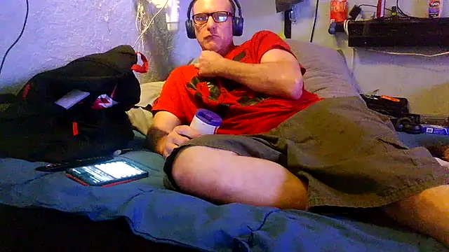 Snapshot of PornStro921 chatting on April 1, 12:33 am PornStro921 online show from April 1, 12:33 am