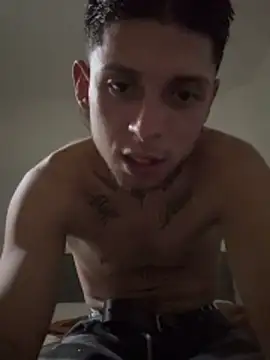 Snapshot of Cristopher1112 chatting on February 1, 8:02 am Cristopher1112 online show from February 1, 8:02 am