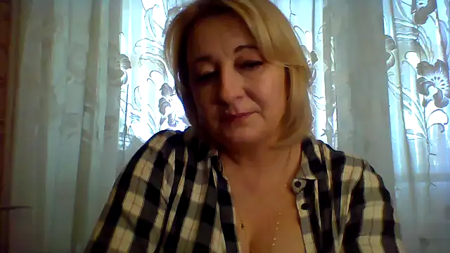 Snapshot of ArielXLoveresss chatting on February 23, 9:33 am ArielXLoveresss online show from February 23, 9:33 am