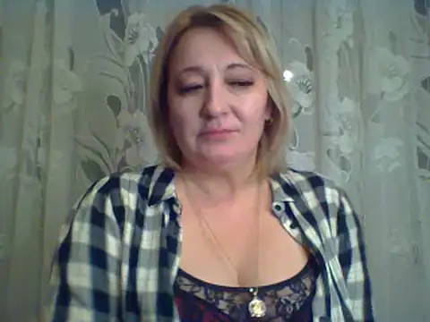 Snapshot of ArielXLoveresss chatting on February 24, 5:42 pm ArielXLoveresss online show from February 24, 5:42 pm