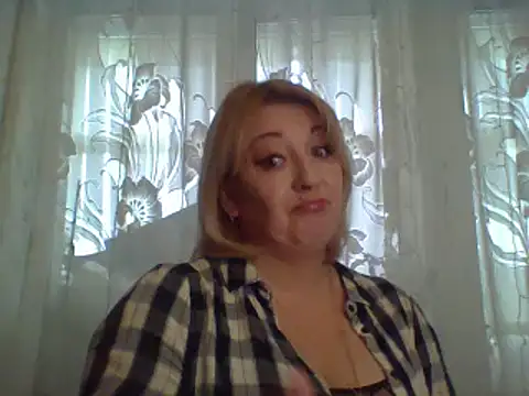 Snapshot of ArielXLoveresss chatting on February 27, 9:32 am ArielXLoveresss online show from February 27, 9:32 am