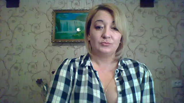 Snapshot of ArielXLoveresss chatting on March 12, 7:35 am ArielXLoveresss online show from March 12, 7:35 am