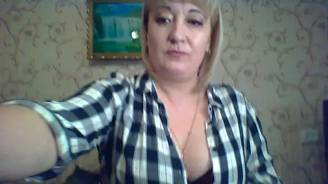 Snapshot of ArielXLoveresss chatting on March 19, 7:40 am ArielXLoveresss online show from March 19, 7:40 am