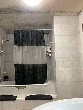 Snapshot of rogerdik76 chatting on February 9, 6:17 am rogerdik76 online show from February 9, 6:17 am