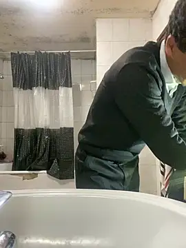 Snapshot of rogerdik76 chatting on February 10, 6:17 am rogerdik76 online show from February 10, 6:17 am