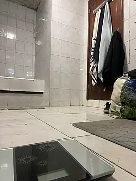 Snapshot of rogerdik76 chatting on February 18, 6:42 am rogerdik76 online show from February 18, 6:42 am