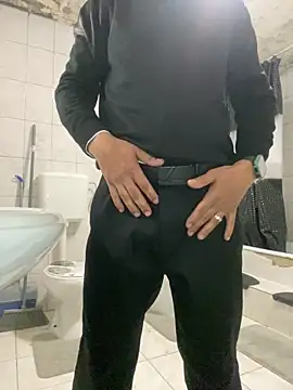 Snapshot of rogerdik76 chatting on February 23, 6:33 am rogerdik76 online show from February 23, 6:33 am