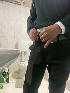 Snapshot of rogerdik76 chatting on March 6, 6:21 am rogerdik76 online show from March 6, 6:21 am