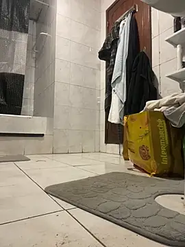 Snapshot of rogerdik76 chatting on March 10, 6:40 am rogerdik76 online show from March 10, 6:40 am