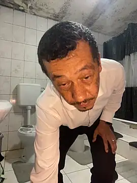 Snapshot of rogerdik76 chatting on March 19, 6:28 am rogerdik76 online show from March 19, 6:28 am