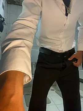 Snapshot of rogerdik76 chatting on March 27, 6:30 am rogerdik76 online show from March 27, 6:30 am