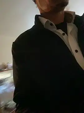 Snapshot of rogerdik76 chatting on April 4, 7:28 am rogerdik76 online show from April 4, 7:28 am