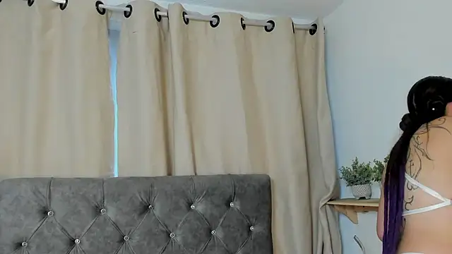 DaphneGlas online show from January 16, 12:42 pm