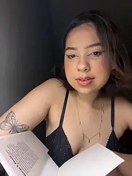 KiaraCut online show from April 5, 1:25 am