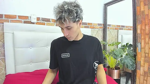 Snapshot of buddy_whitte chatting on September 19, 12:28 pm buddy whitte online show from September 19, 12:28 pm