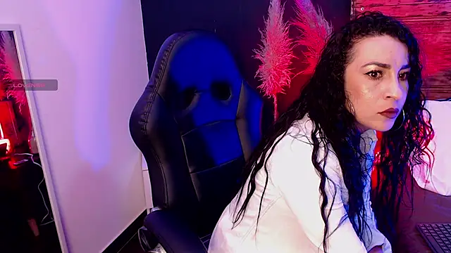 Snapshot of Bella_williamss_ chatting on March 7, 9:06 pm Bella williamss online show from March 7, 9:06 pm