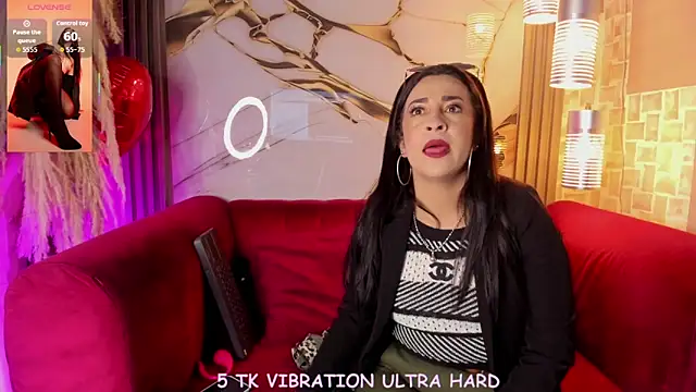 Snapshot of Bella_williamss_ chatting on October 15, 7:58 pm Bella williamss online show from October 15, 7:58 pm