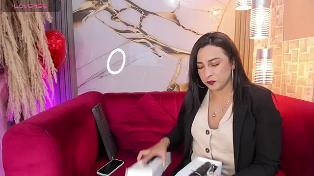 Snapshot of Bella_williamss_ chatting on October 17, 7:49 pm Bella williamss online show from October 17, 7:49 pm