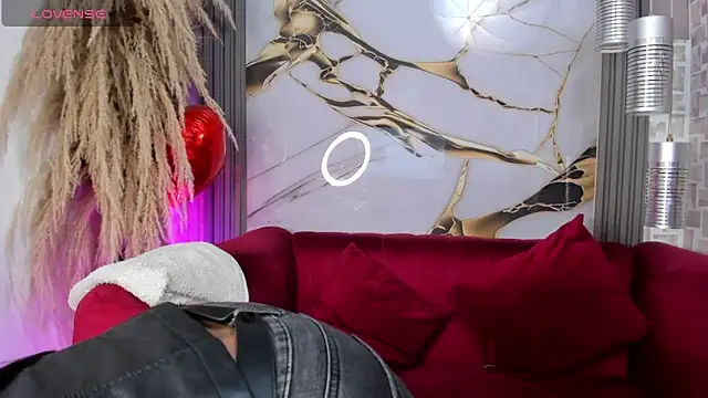 Snapshot of Bella_williamss_ chatting on October 27, 8:02 pm Bella williamss online show from October 27, 8:02 pm