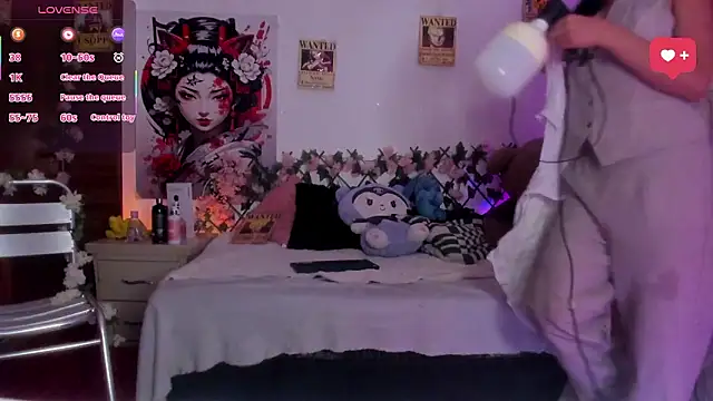 Snapshot of Minami_Nakamura chatting on March 17, 12:37 am Minami Nakamura online show from March 17, 12:37 am