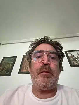 Snapshot of moreno51 chatting on December 15, 11:20 pm moreno51 online show from December 15, 11:20 pm