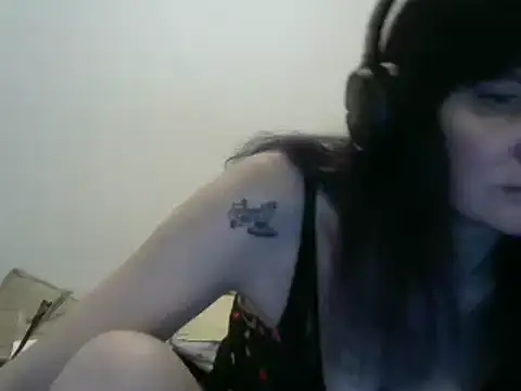 Snapshot of Hotmodel1984 chatting on February 13, 10:50 pm Hotmodel1984 online show from February 13, 10:50 pm