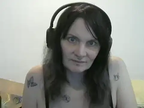 Snapshot of Hotmodel1984 chatting on February 26, 9:25 pm Hotmodel1984 online show from February 26, 9:25 pm