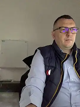 Mike8523 online show from April 3, 4:32 am