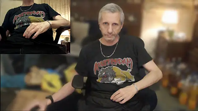 Snapshot of maxdaddy690 chatting on July 5, 9:44 pm maxdaddy690 online show from July 5, 9:44 pm