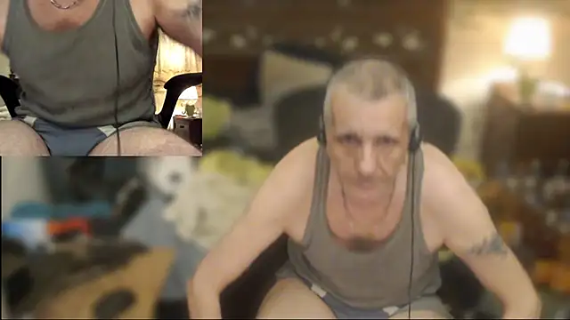 Snapshot of maxdaddy690 chatting on July 17, 10:25 pm maxdaddy690 online show from July 17, 10:25 pm