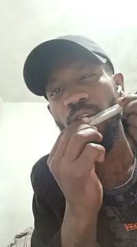 Snapshot of aventuraparatiM_o_r_e chatting on March 5, 9:48 pm aventuraparatiM o r e online show from March 5, 9:48 pm