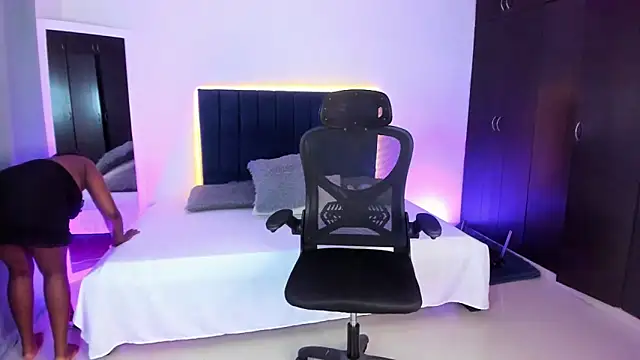 Snapshot of Iam_brittanyjhons chatting on September 24, 6:39 am Iam brittanyjhons online show from September 24, 6:39 am