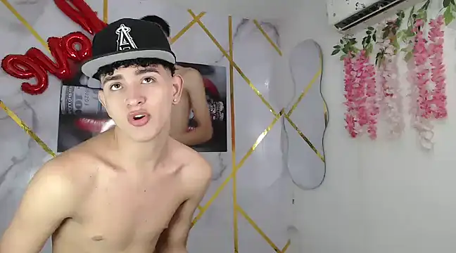 Snapshot of KING_OFF_BOYS chatting on March 20, 5:46 am KING OFF BOYS online show from March 20, 5:46 am
