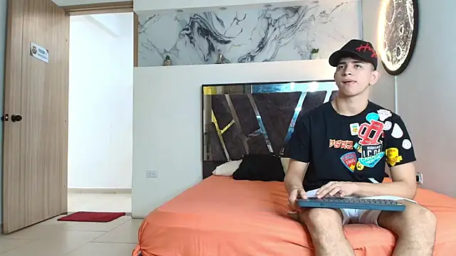 KING OFF BOYS online show from November 15, 1:18 pm