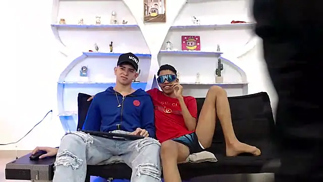 KING OFF BOYS online show from December 1, 1:27 pm