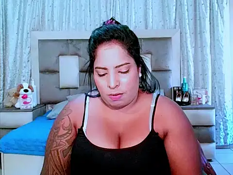 Snapshot of indiantopaz694u chatting on March 8, 8:33 am indiantopaz694u online show from March 8, 8:33 am