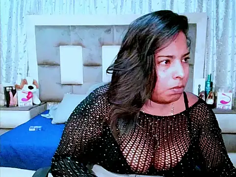 Snapshot of indiantopaz694u chatting on March 15, 4:13 am indiantopaz694u online show from March 15, 4:13 am